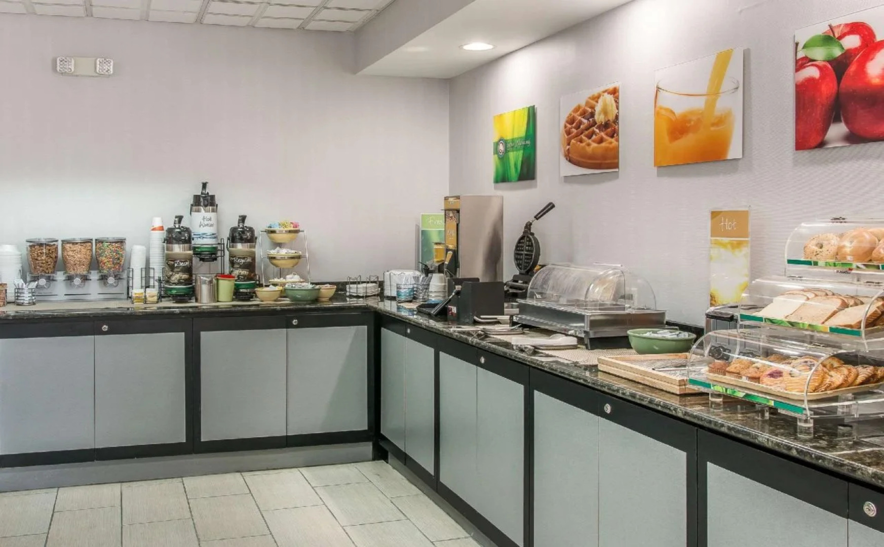 Quality Inn and Suites Livonia