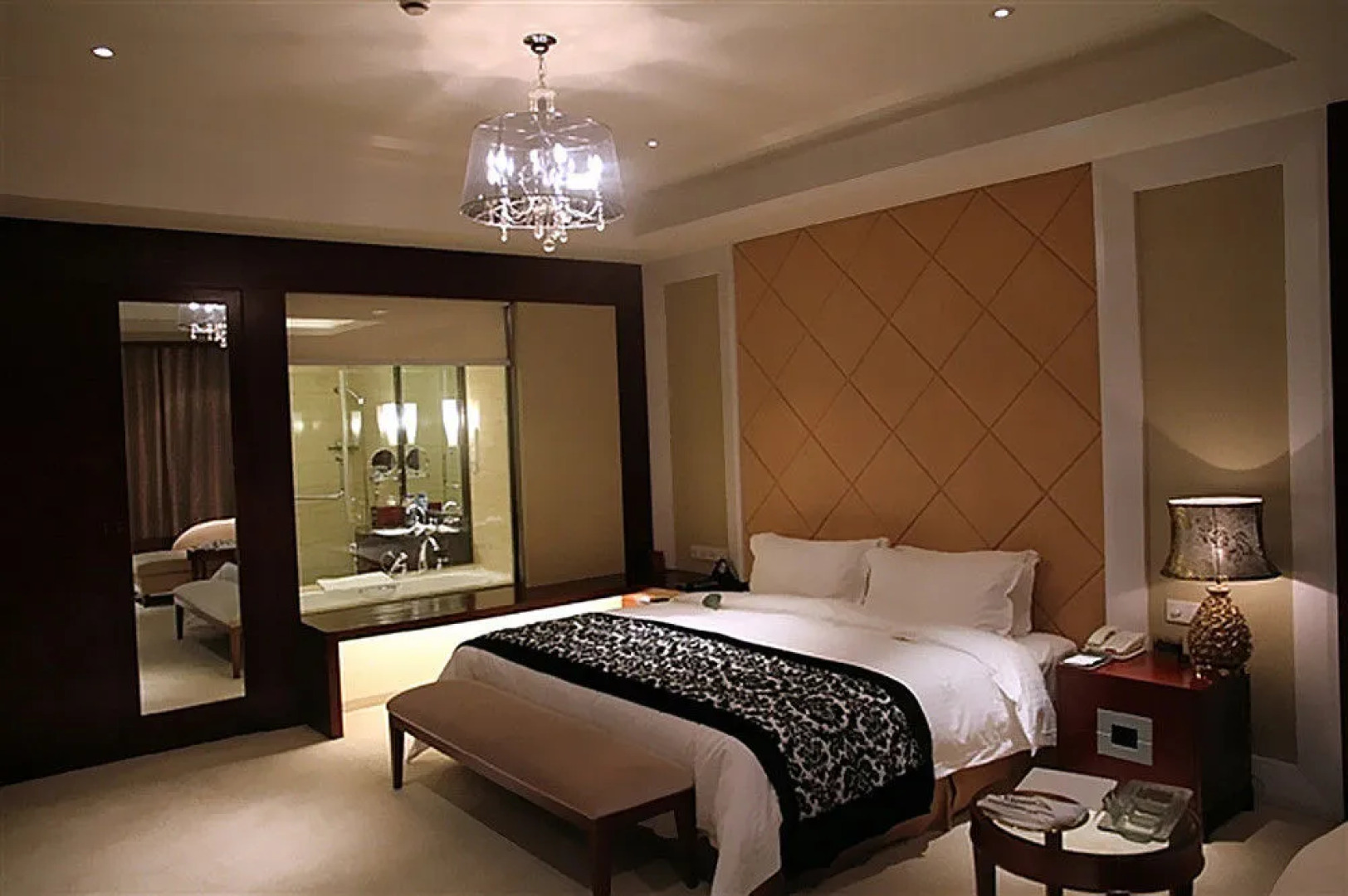 Lake View Garden Hotel