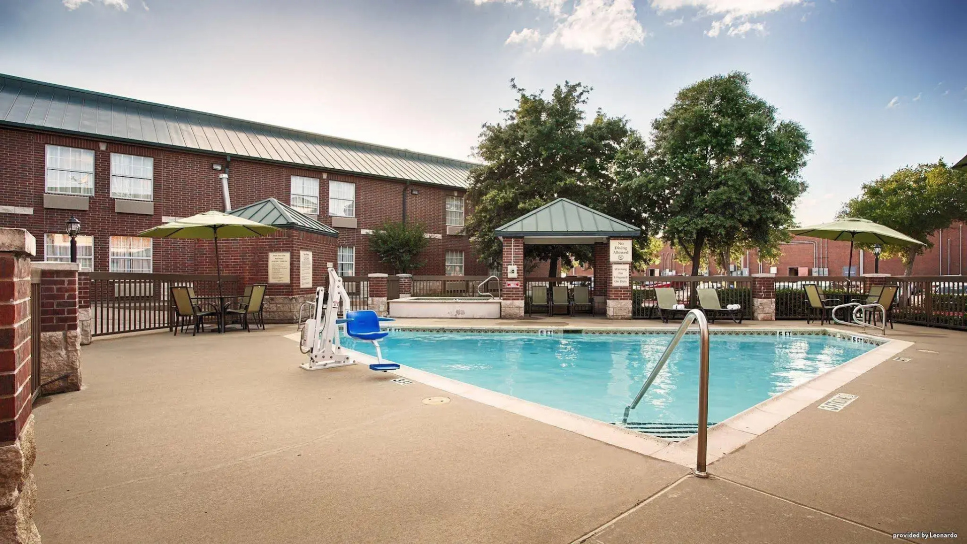 Best Western Plus Addison/Dallas Hotel