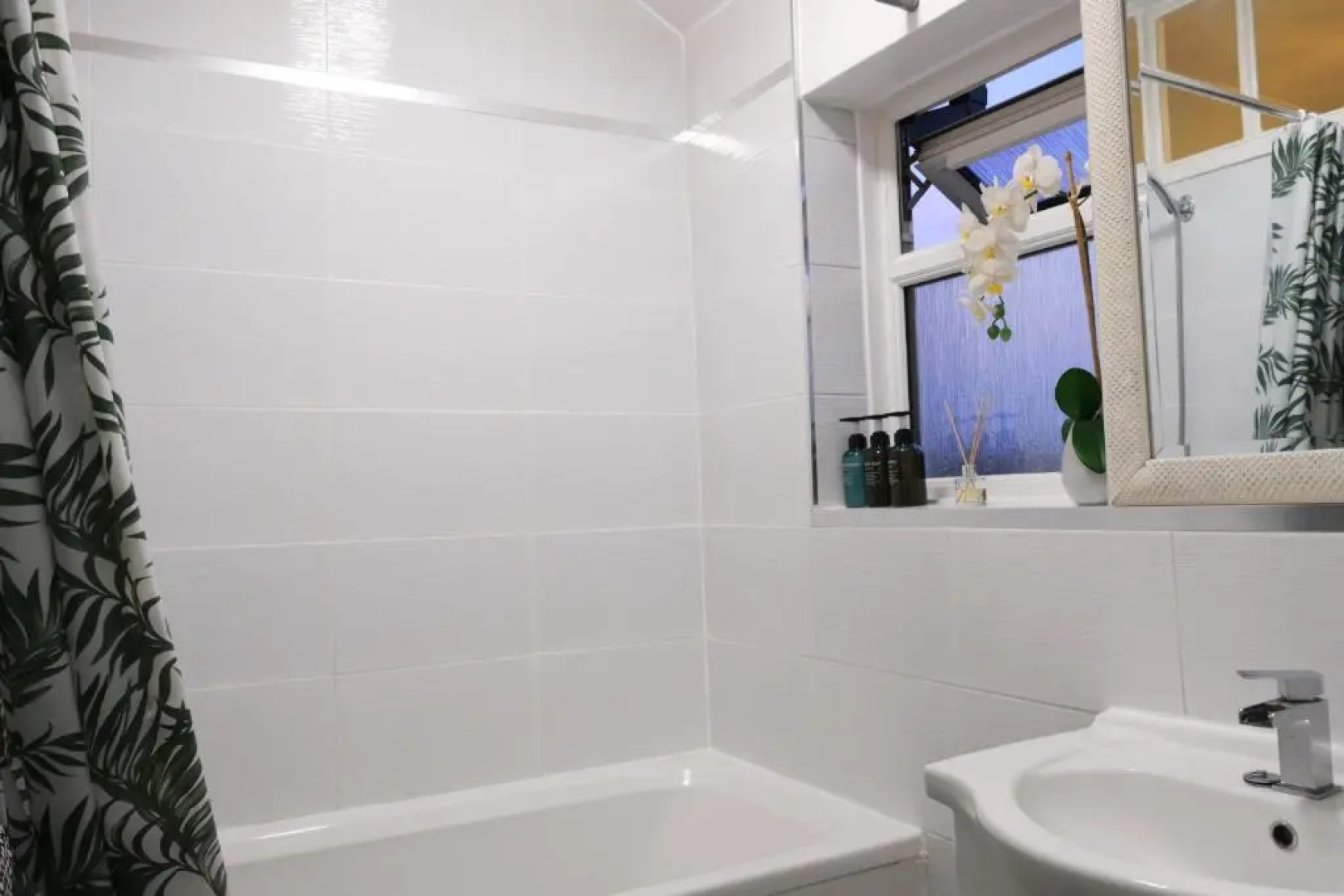 Northway House - Close to M62 and M6