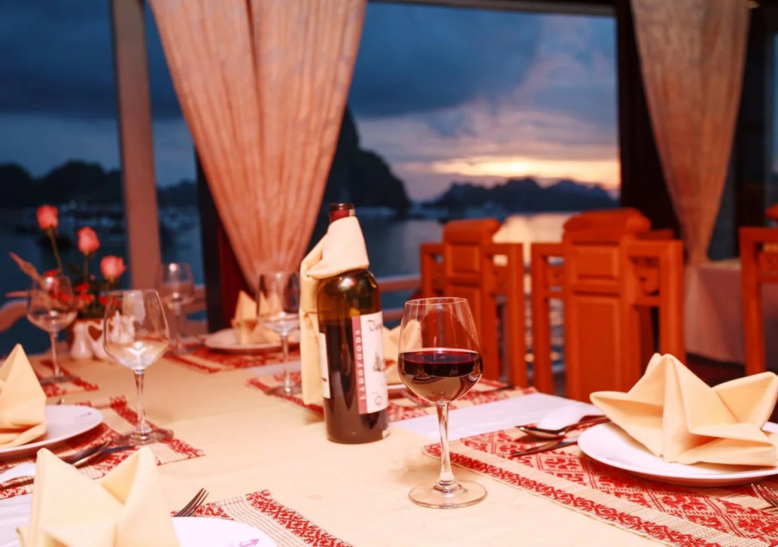 Viola Cruise Halong Bay