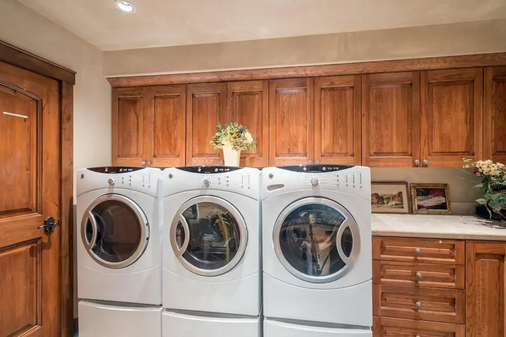 Hilltop Hideaway - Expansive Views From This Private Estate, Hot Tub, Pool Table