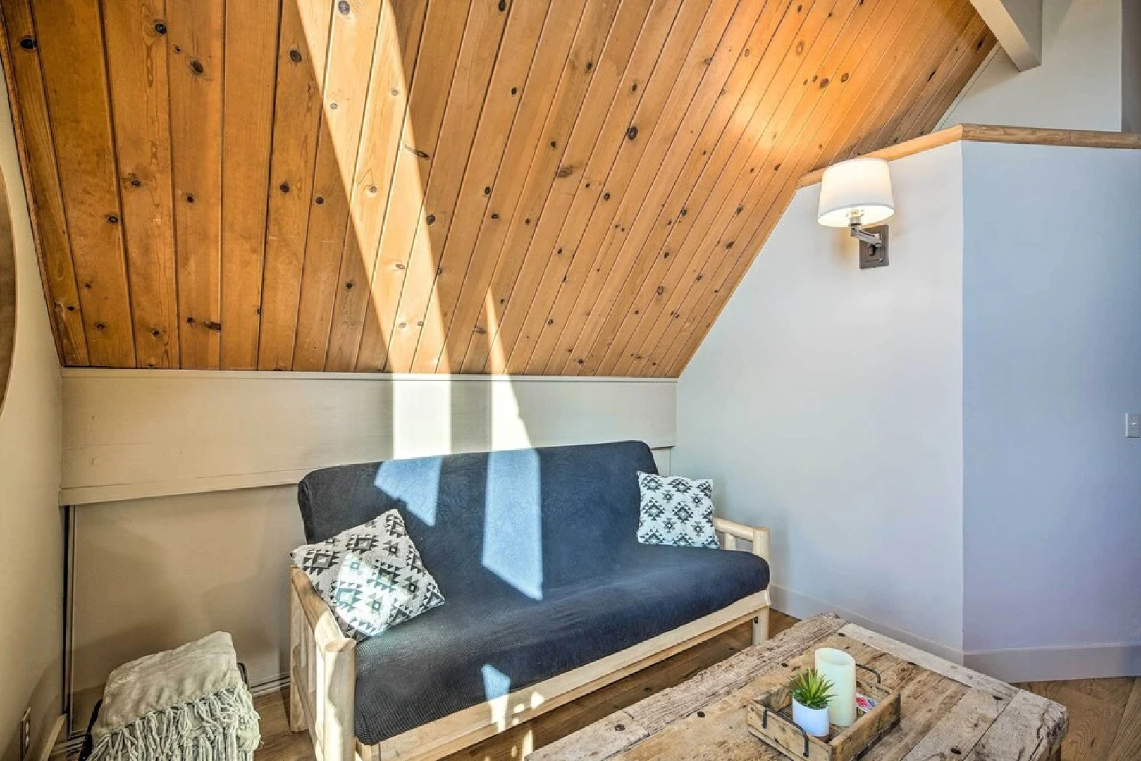 Lake Arrowhead Cabin w/ Balcony, Near Trails