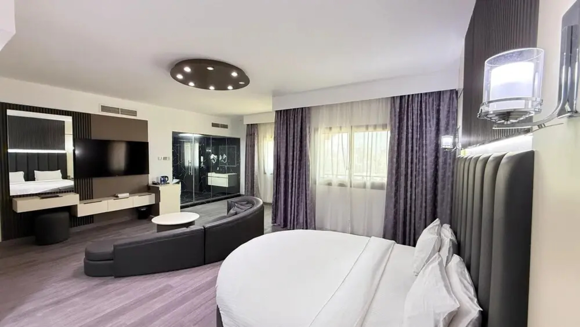 Royal Tulip Dancenter Suites Sharjah