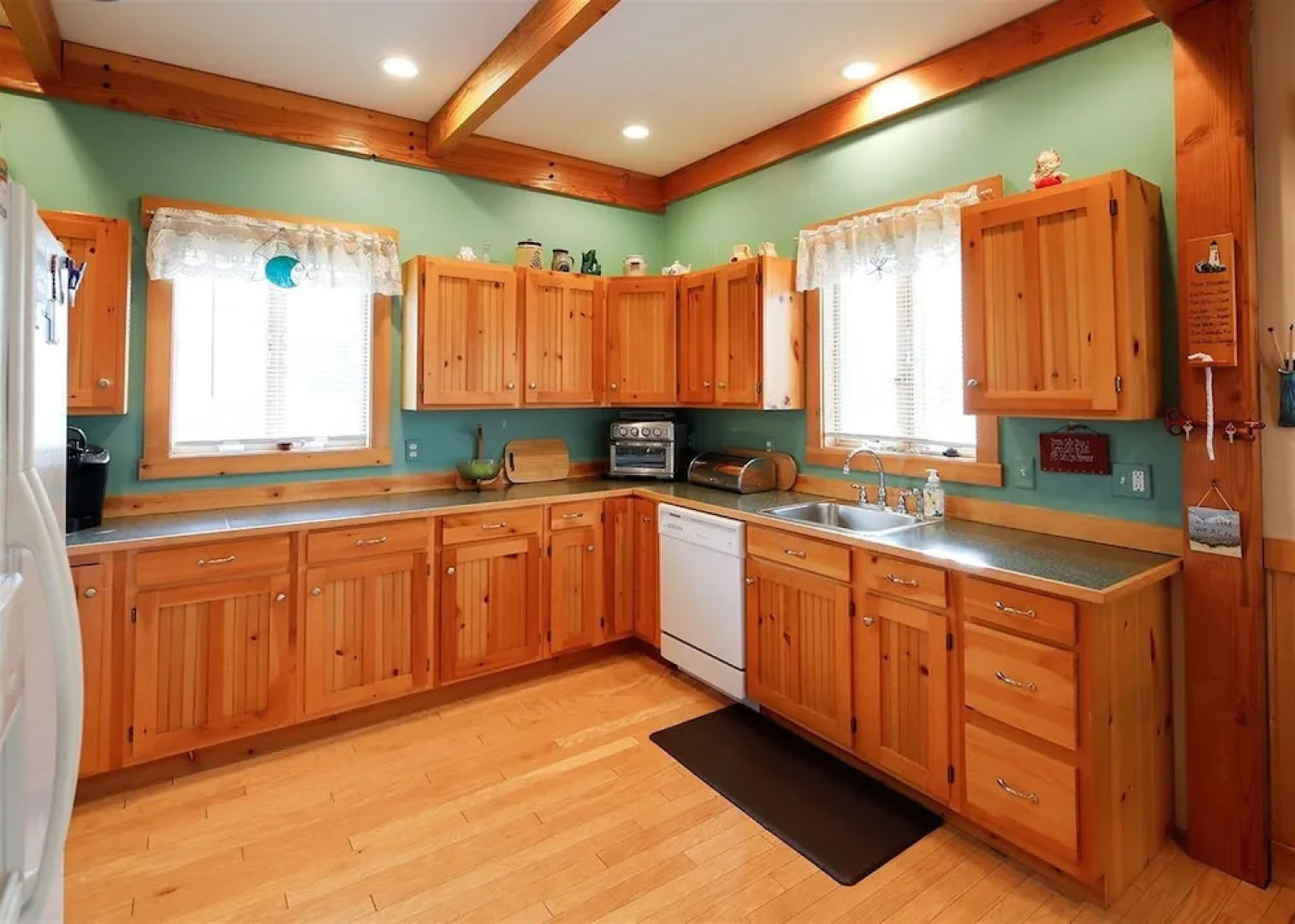 Cozy Cove Cottage Limit 6 3 Bedroom Cottage by RedAwning