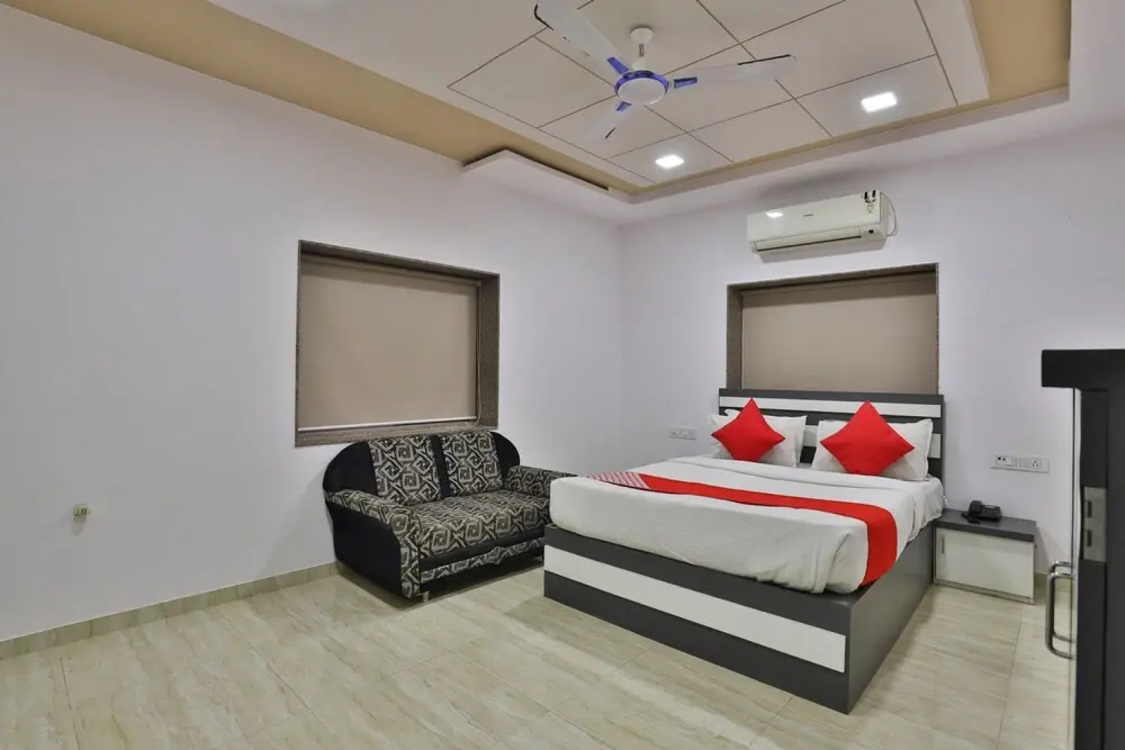 OYO 29155 Village Hotel