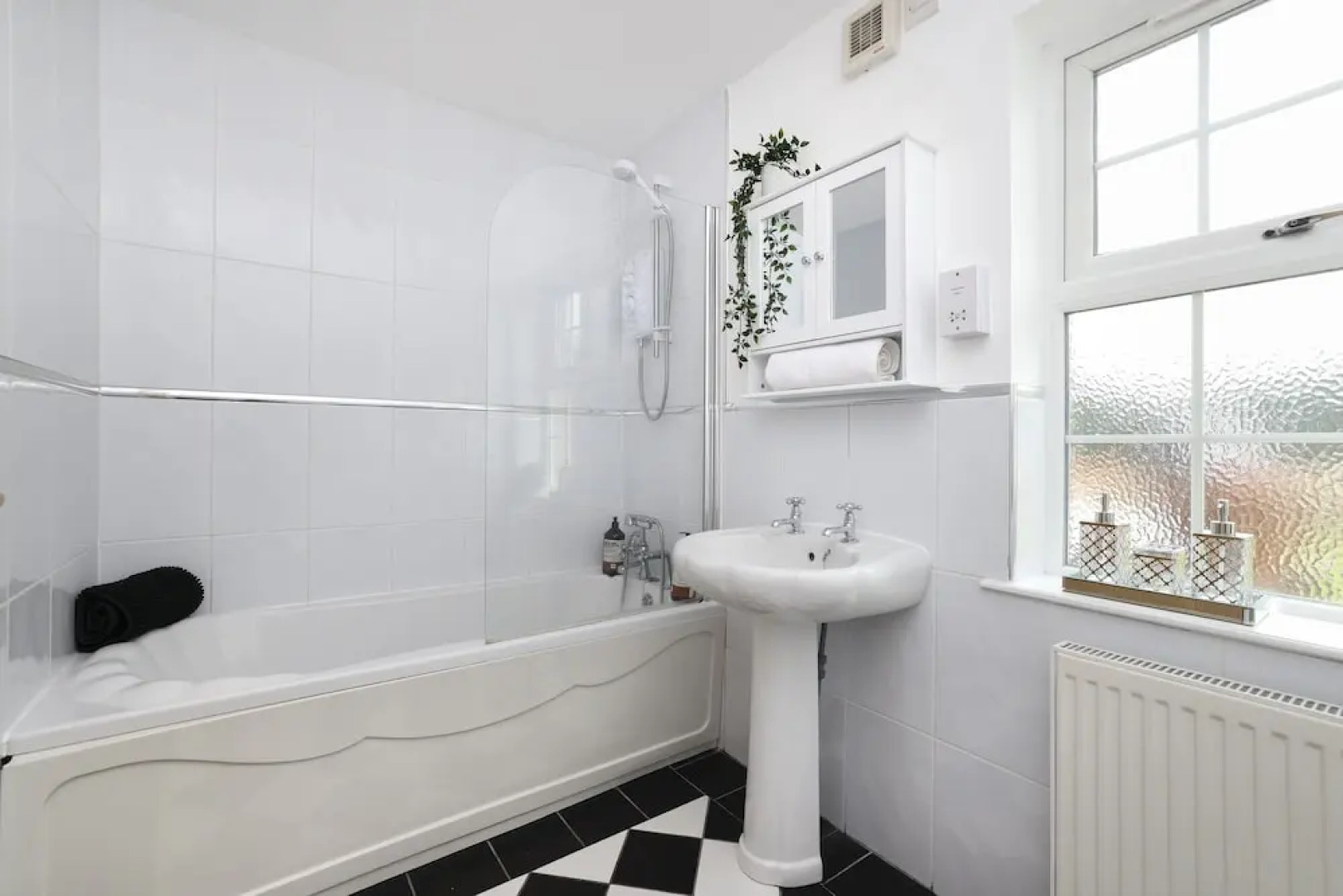 JOIVY Greenknowes Lodge With Hot Tub And Wood Burning Stove