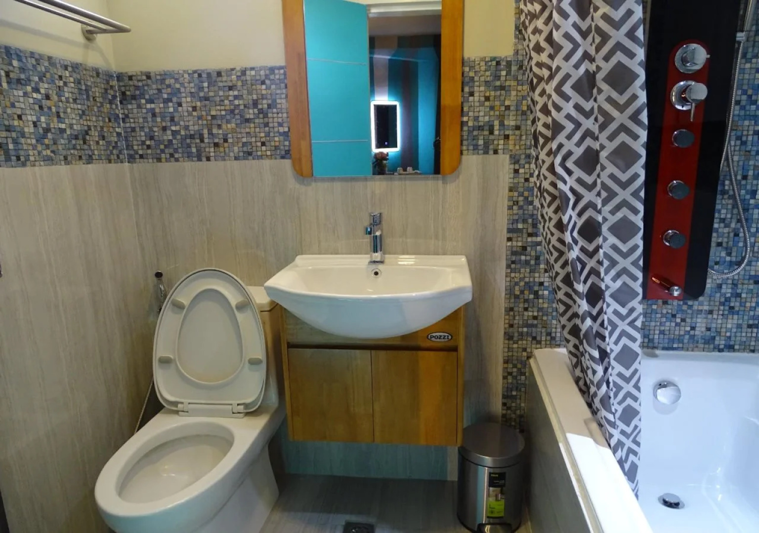 Mariposa Budget Hotel (Drive Inn)