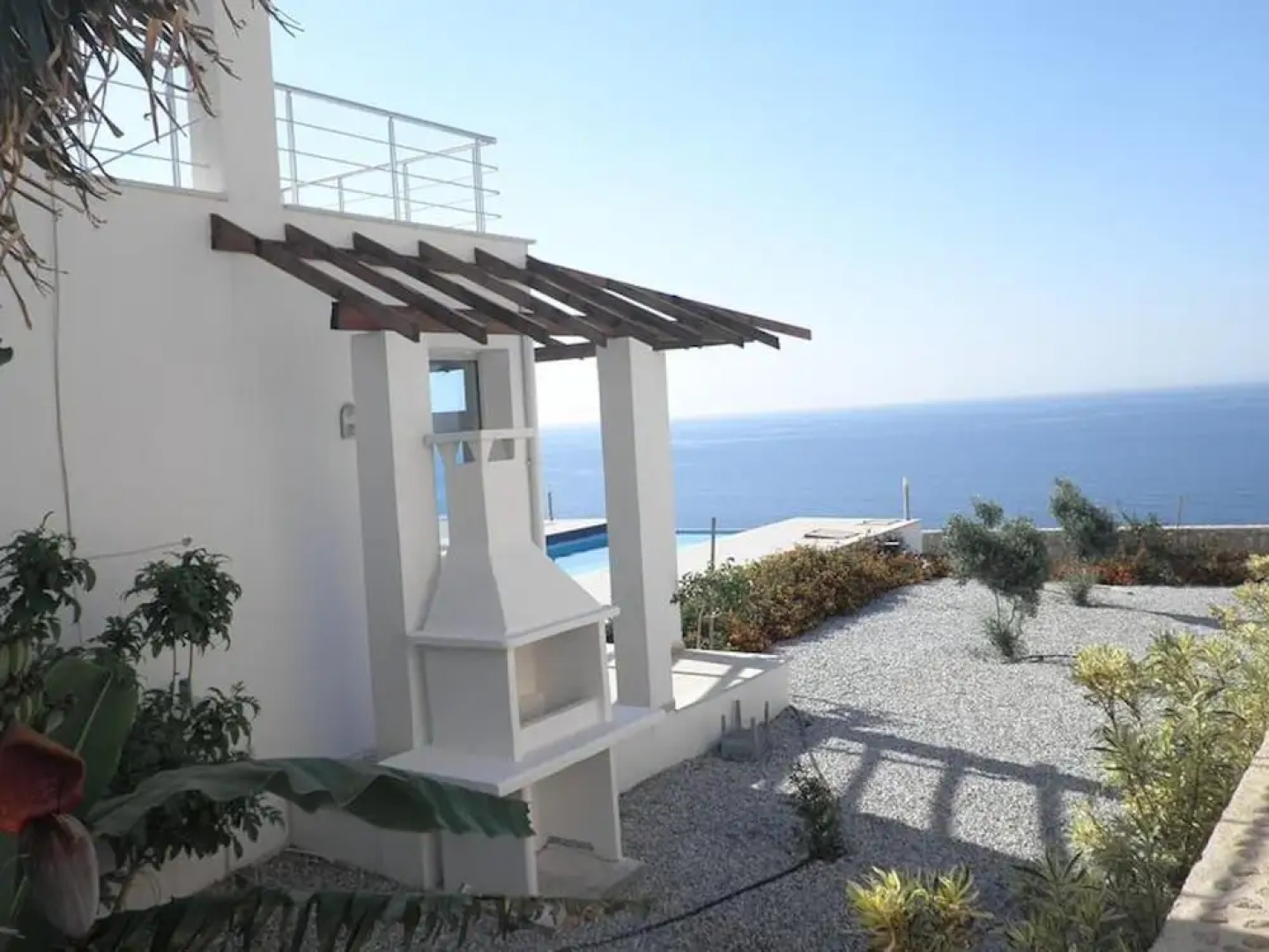 Sea Cliff villa, 4 beds, sleeps 2- 7, Free Wifi, Heated Pool option.