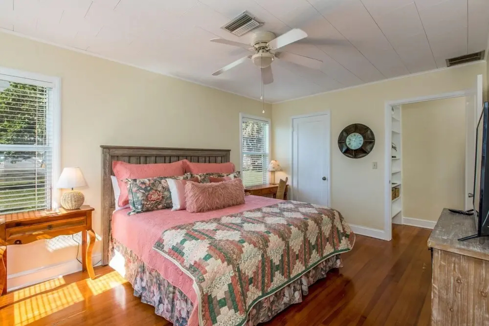 Treasured Times Beach House 3 Bedroom Home by RedAwning, Clearwater Beach