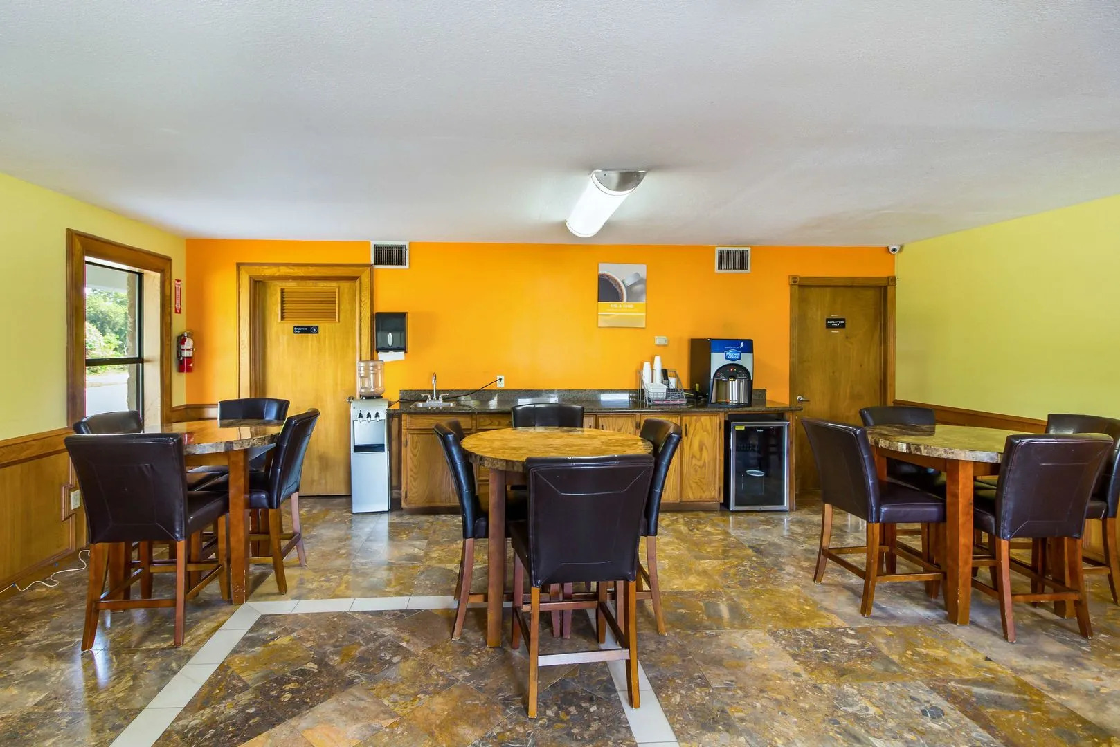 Scottish Inn & Suites