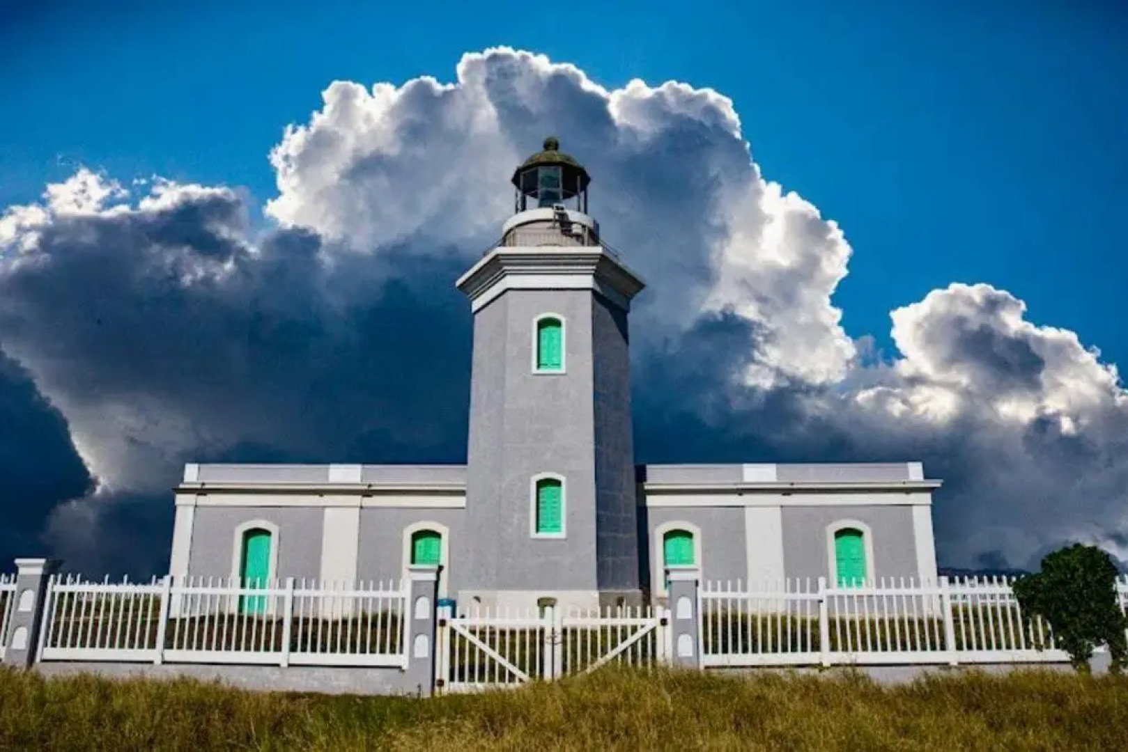 2-BR Modern Oceanfront Apt Steps from Playa Sucia