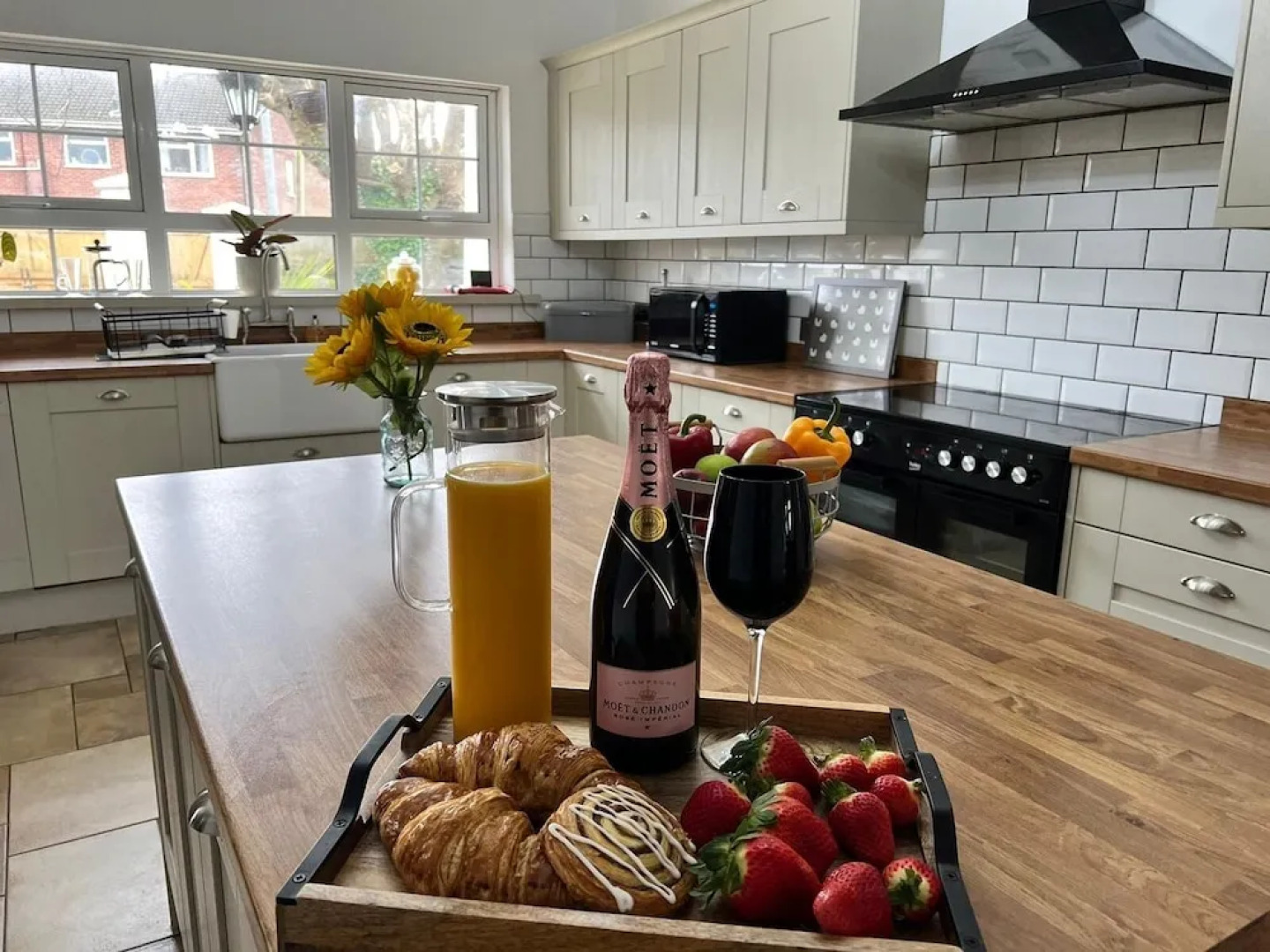 Build Your Memories hot tub Garden Sleeps 14 or 16