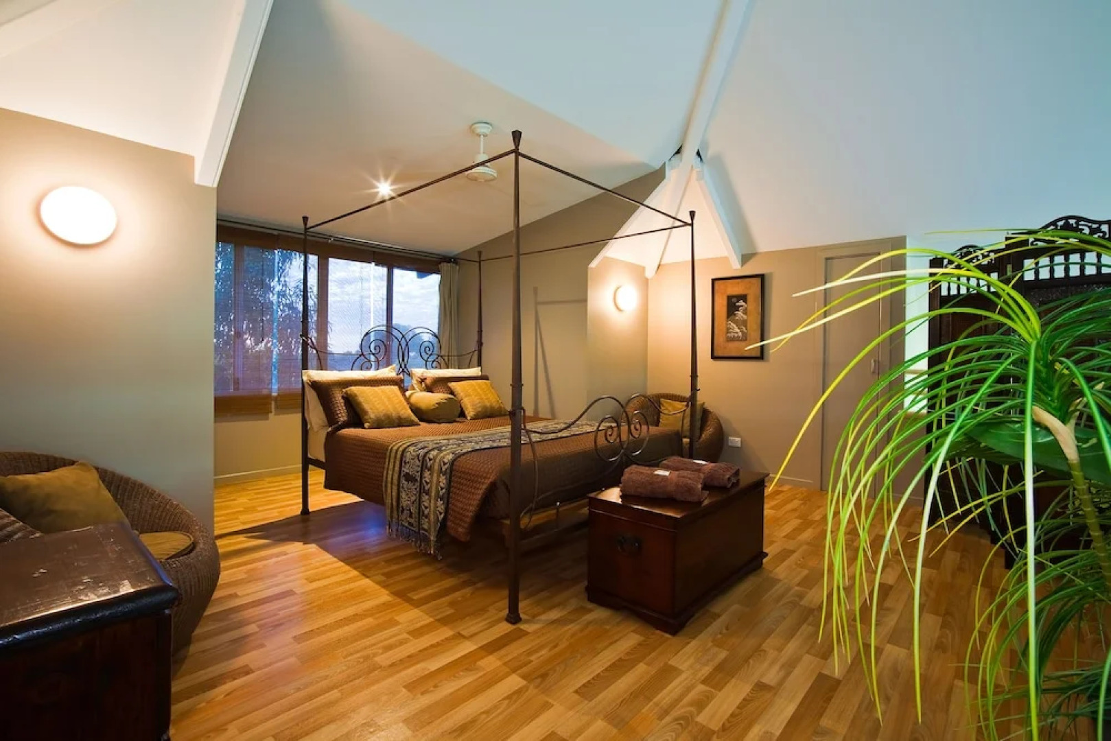 Osprey Holiday Village Unit 110 - Wake Up To the Birds in Your 4 Poster Bed with a View