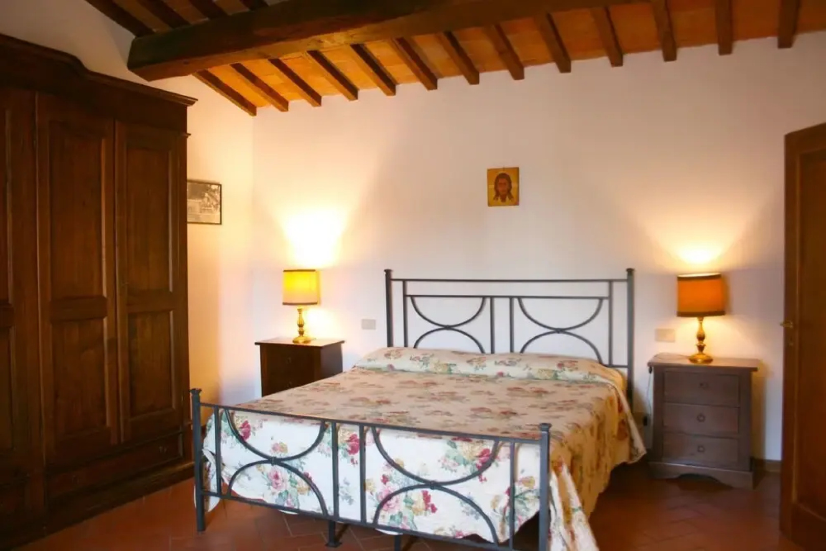 Wonderful private villa with WIFI, private pool, TV, pets allowed and parking, close to Arezzo