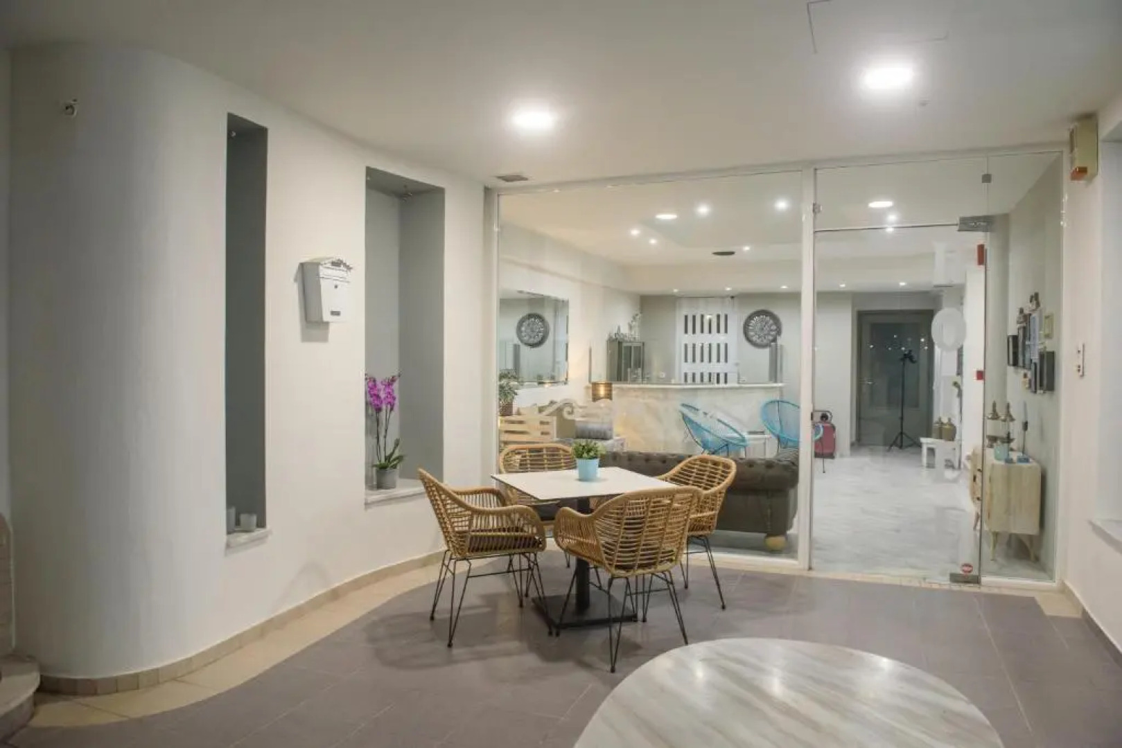 Aqua Beachfront Elegant Hotel