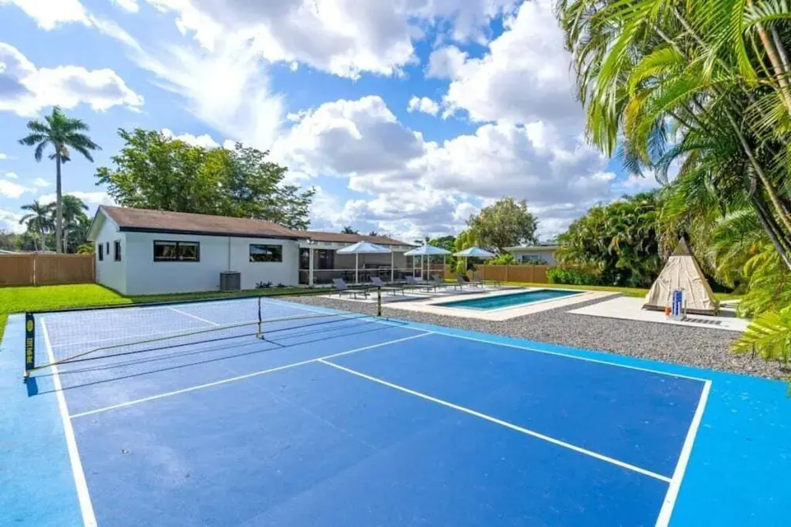 4br Biscayne River Home: Pool & Pickleball Fun 4 Bedroom Home