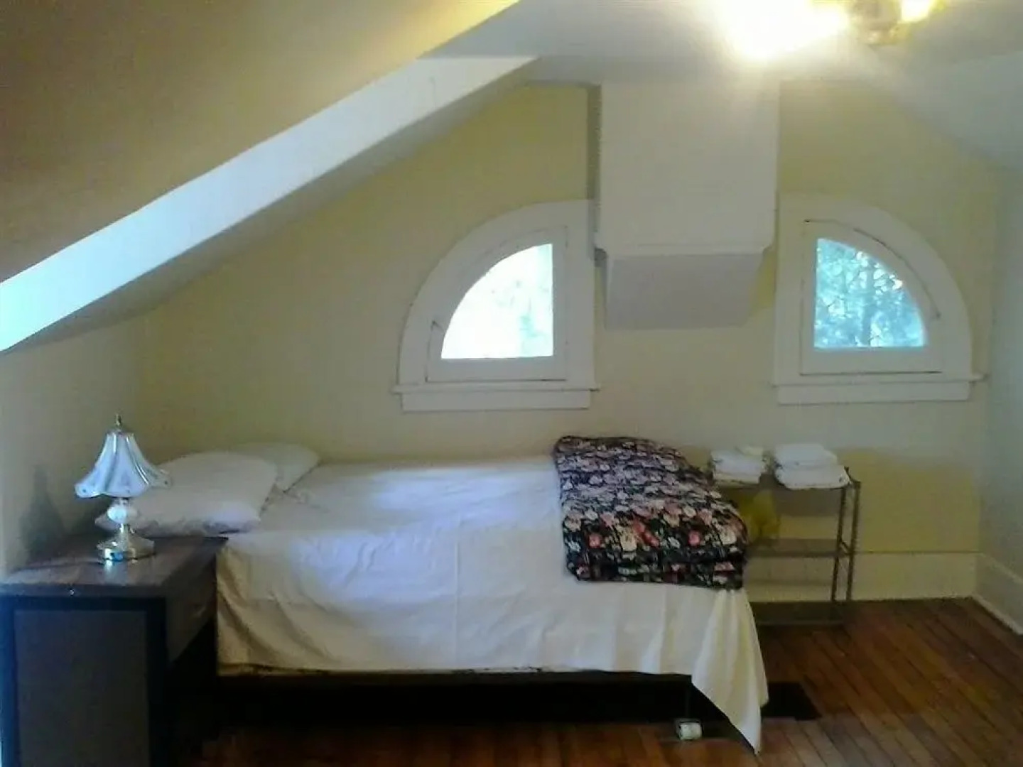 Port Hope Economy Apartments