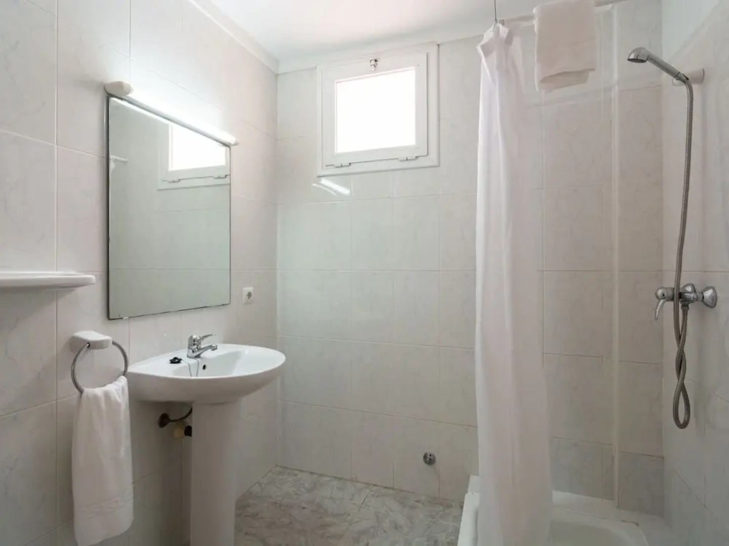 Alluring Apartment in Empuriabrava With Swimming Pool