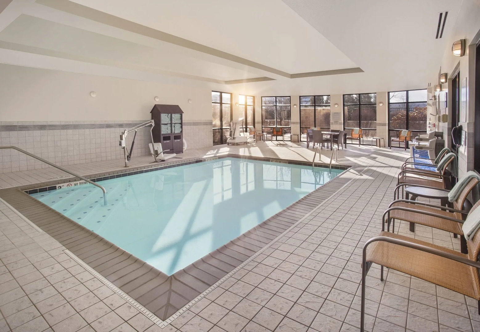 Courtyard by Marriott Chicago Schaumburg/Woodfield Mall