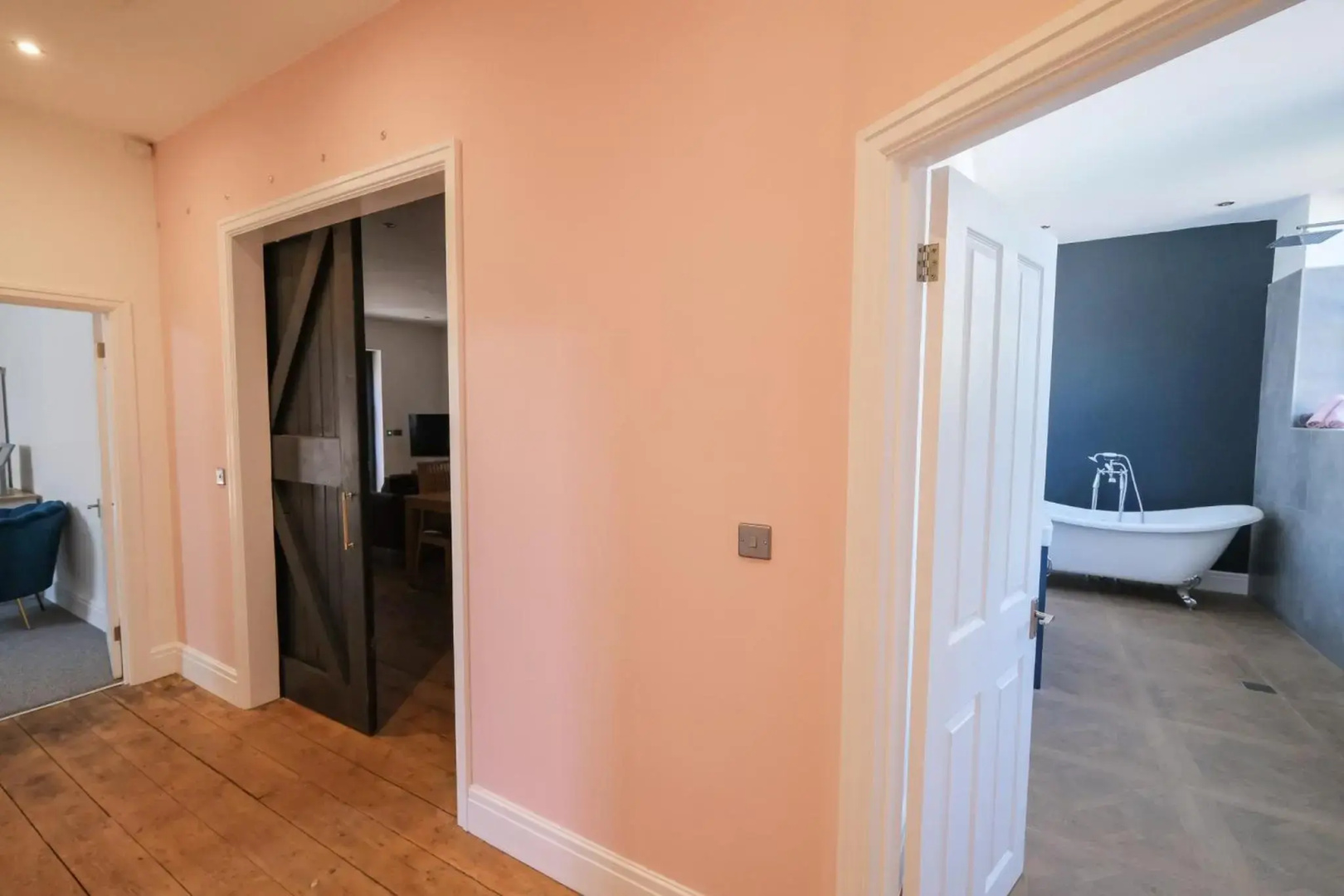 The Eden Warehouse - Pink Apartment (sleeps 4)