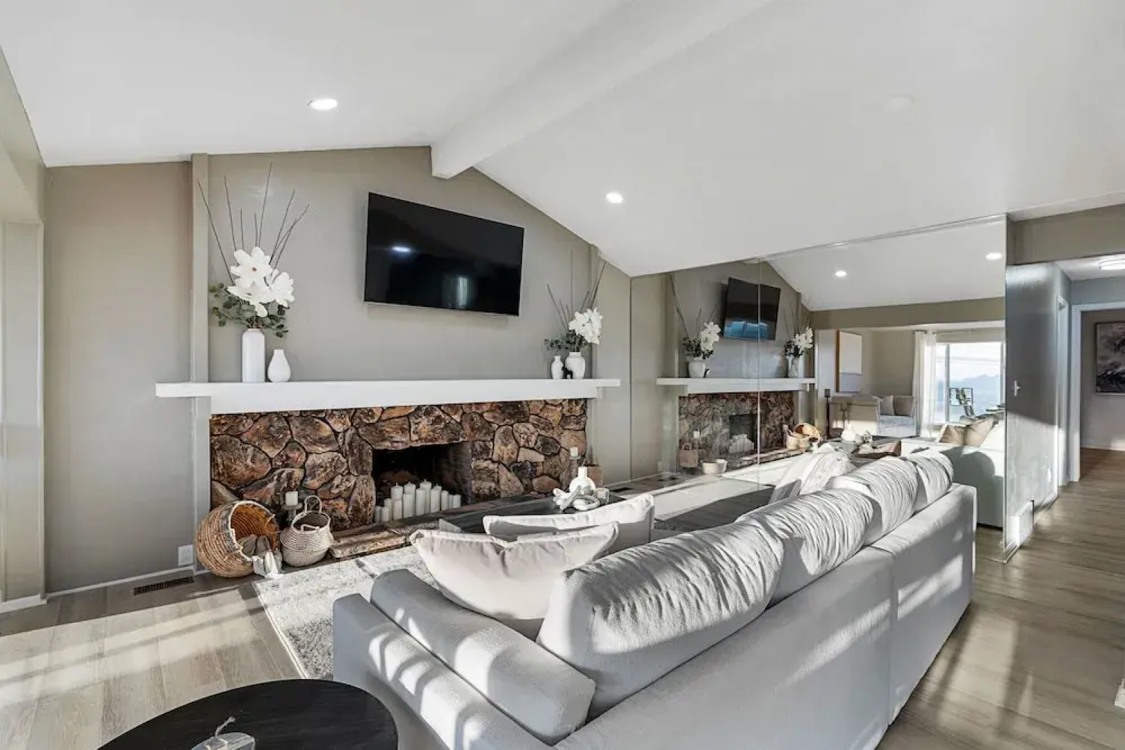 Millcreek Villa: Scenic Fun & Games Getaway! 5 Bedroom Home by RedAwning