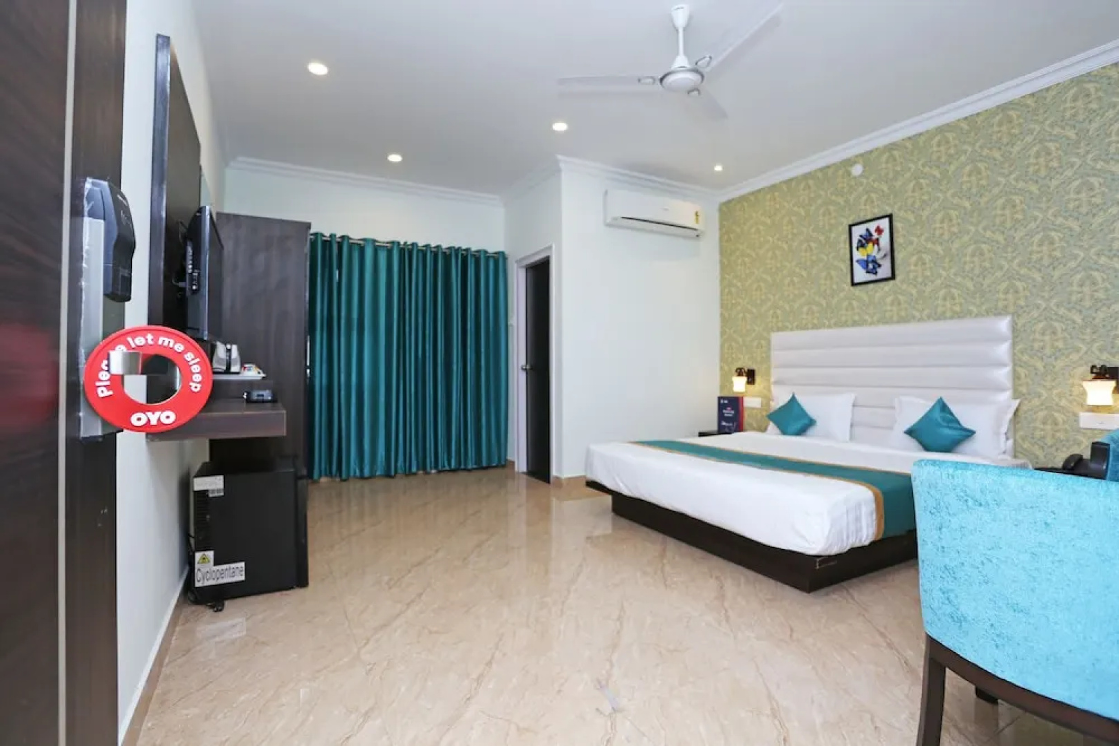 Townhouse OAK Hotel MP Inn