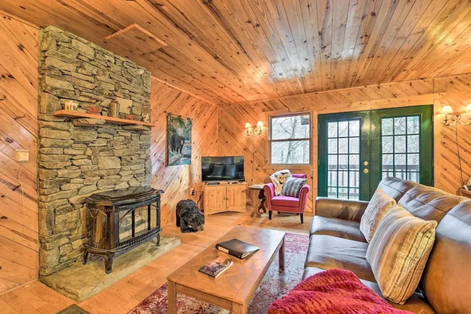 Cozy Maggie Valley Cabin w/ Deck & Private Hot Tub