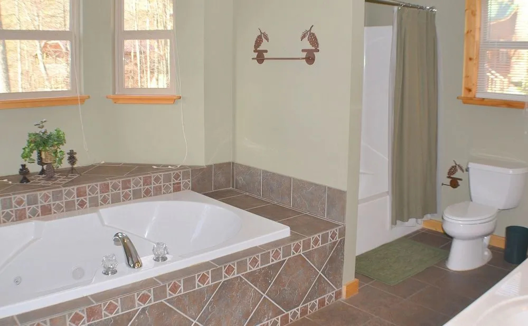 Autumn Mist - 3 Br cabin by RedAwning