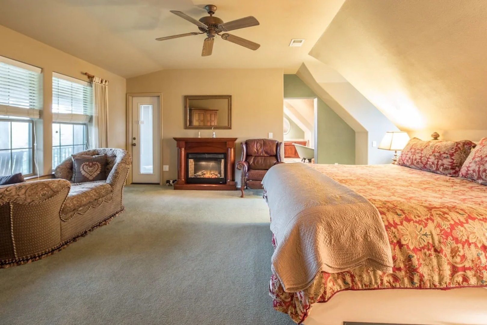 Rock 'n' Wood 4 Bedrooms 3.5 Bathrooms Home