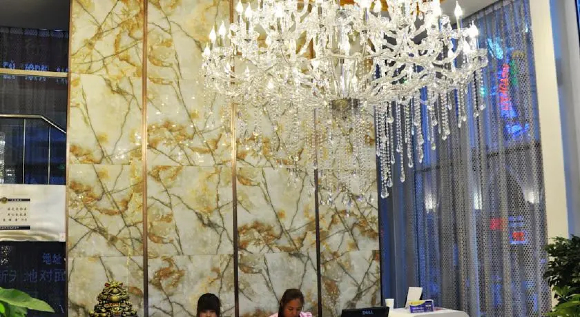 Manzhouli Aolong Business Hotel