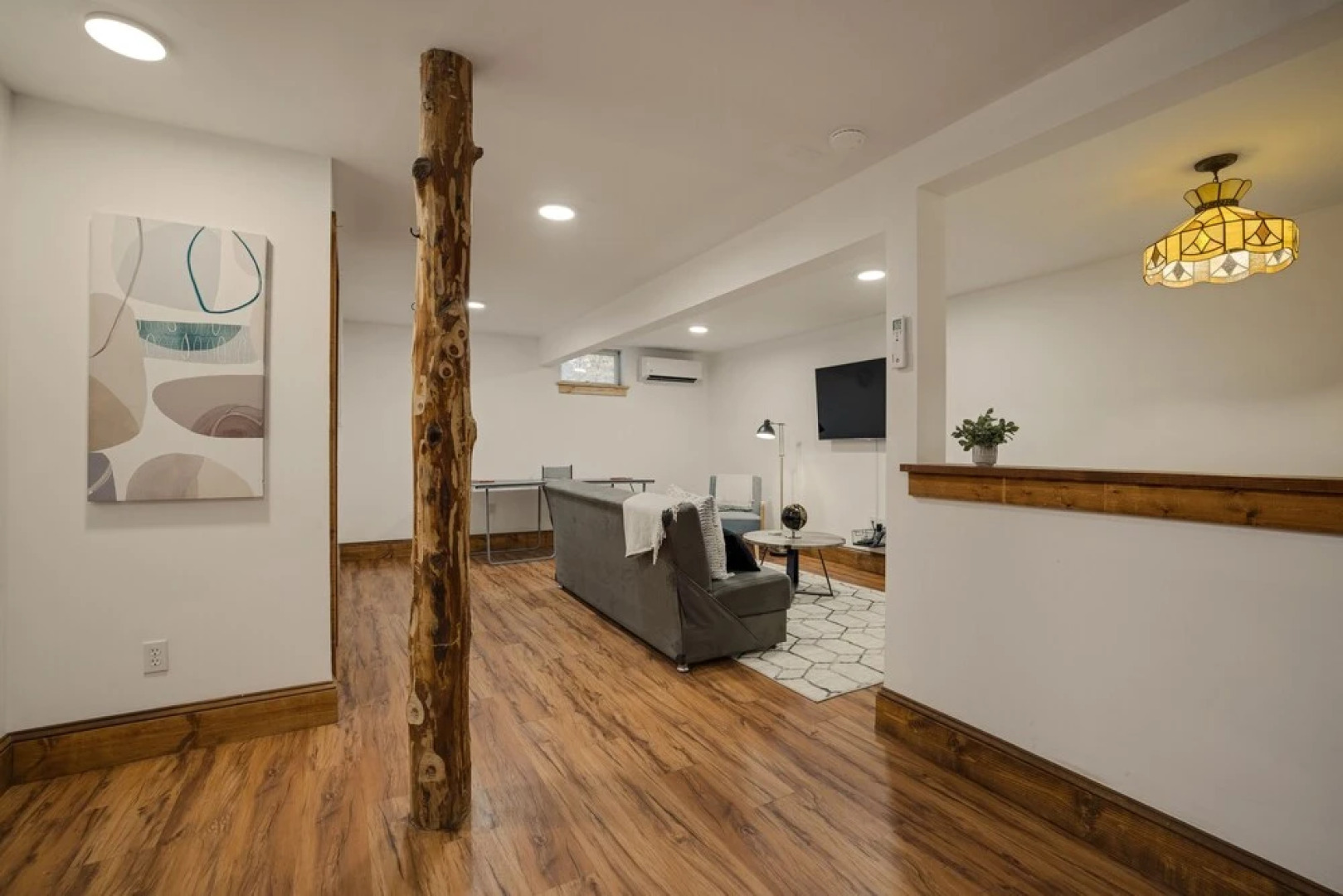 Authentic Log House With Modern Finishes - Game Room & Hot Tub - Pocono Mountains 4 Bedroom Residence by Redawning