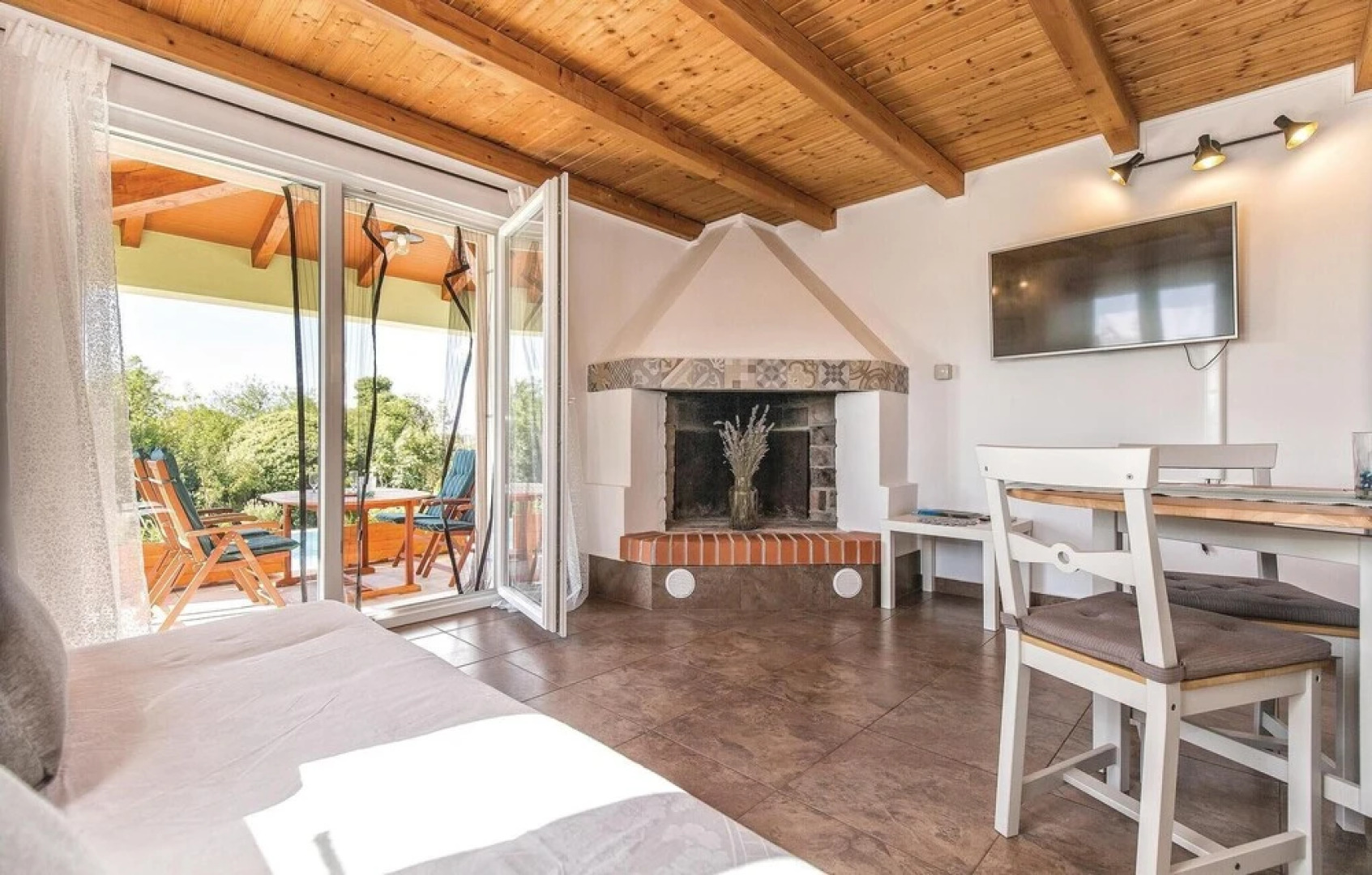 Amazing Home in Koromacno With Wifi and 2 Bedrooms