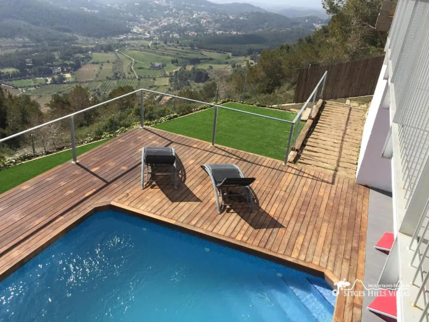 Stunning views to sea from Modern Villa El Mirador near Sitges