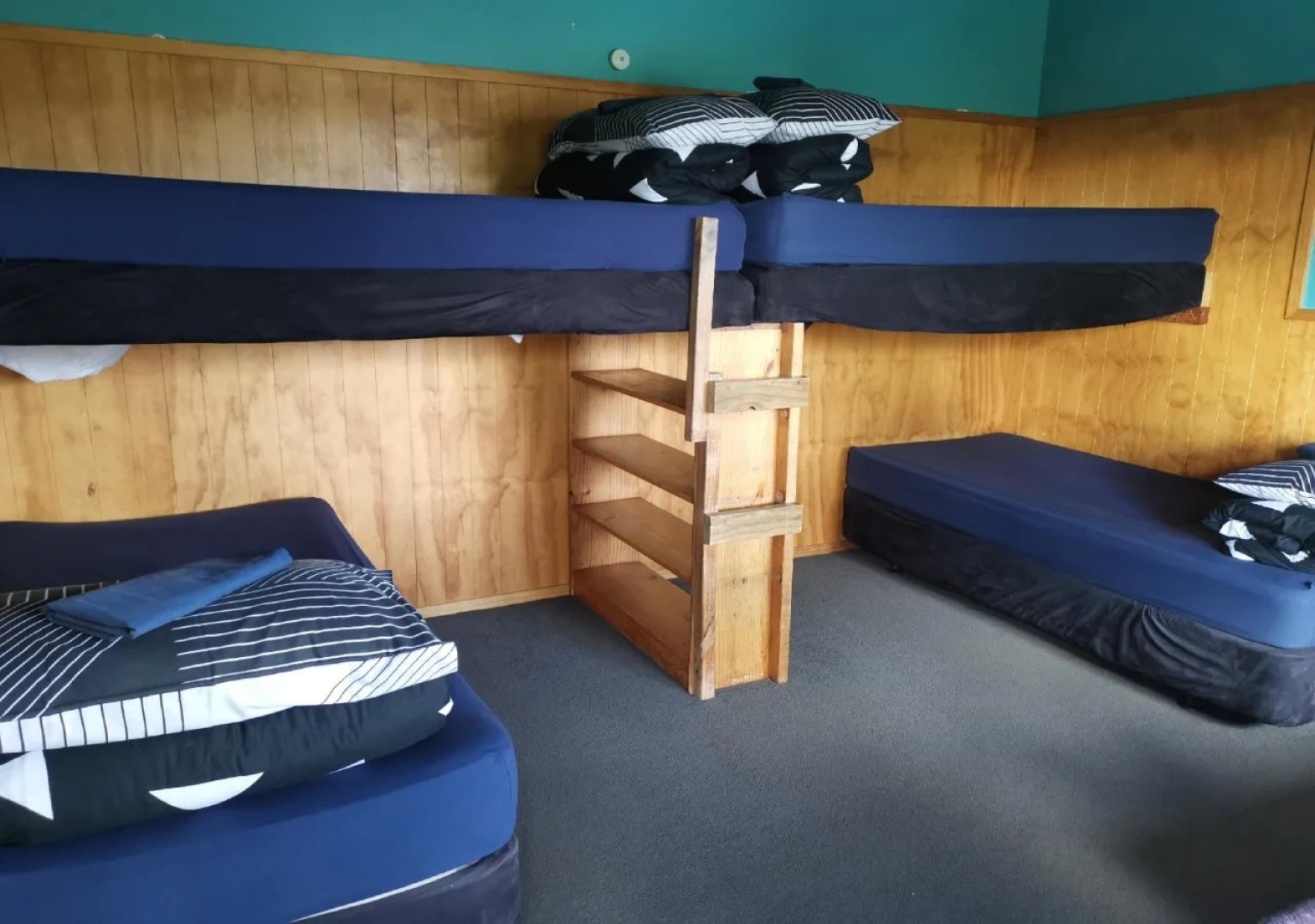 Smoke Lake Hot Springs Lodge and Camp