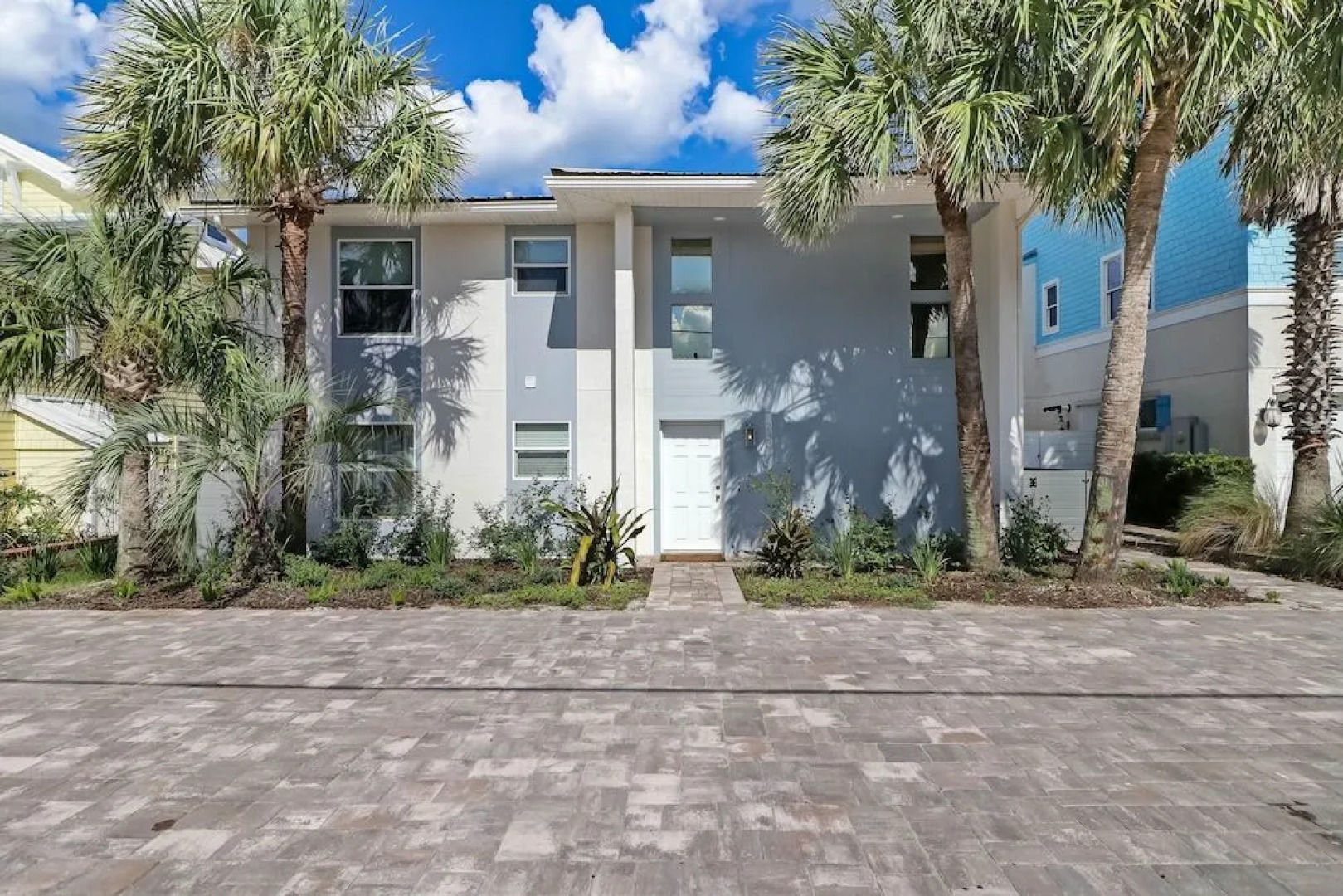 Dog Friendly Oceanfront Beach House by RedAwning