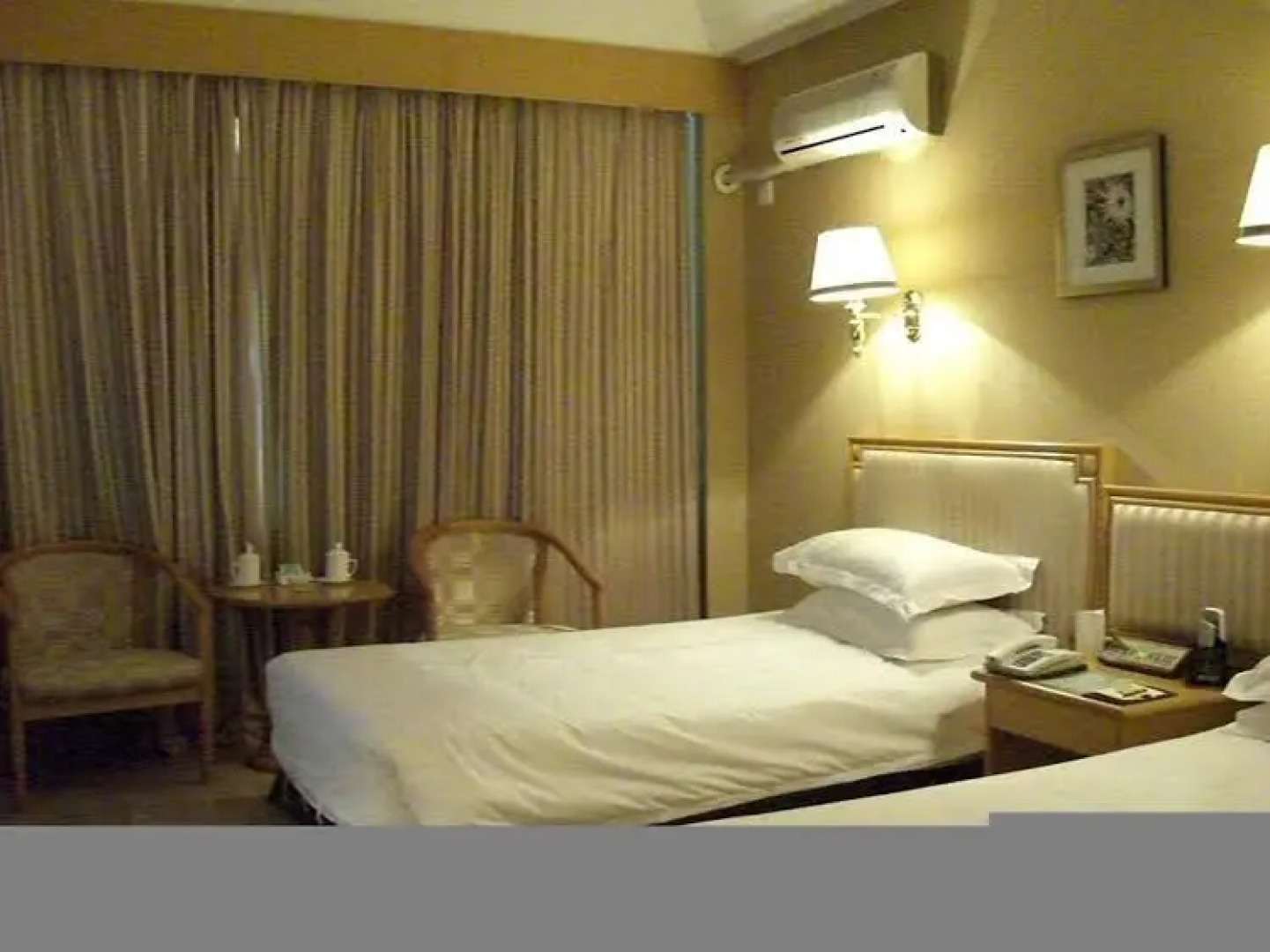 Red Crowned Crane Hotel