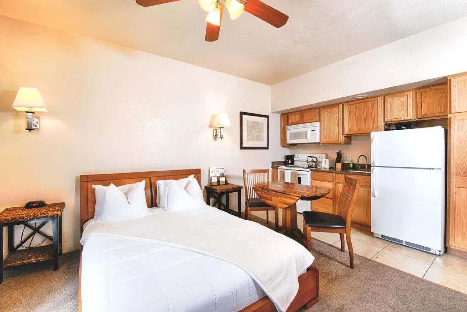 Canyon Plaza Premier Studio and Apartments