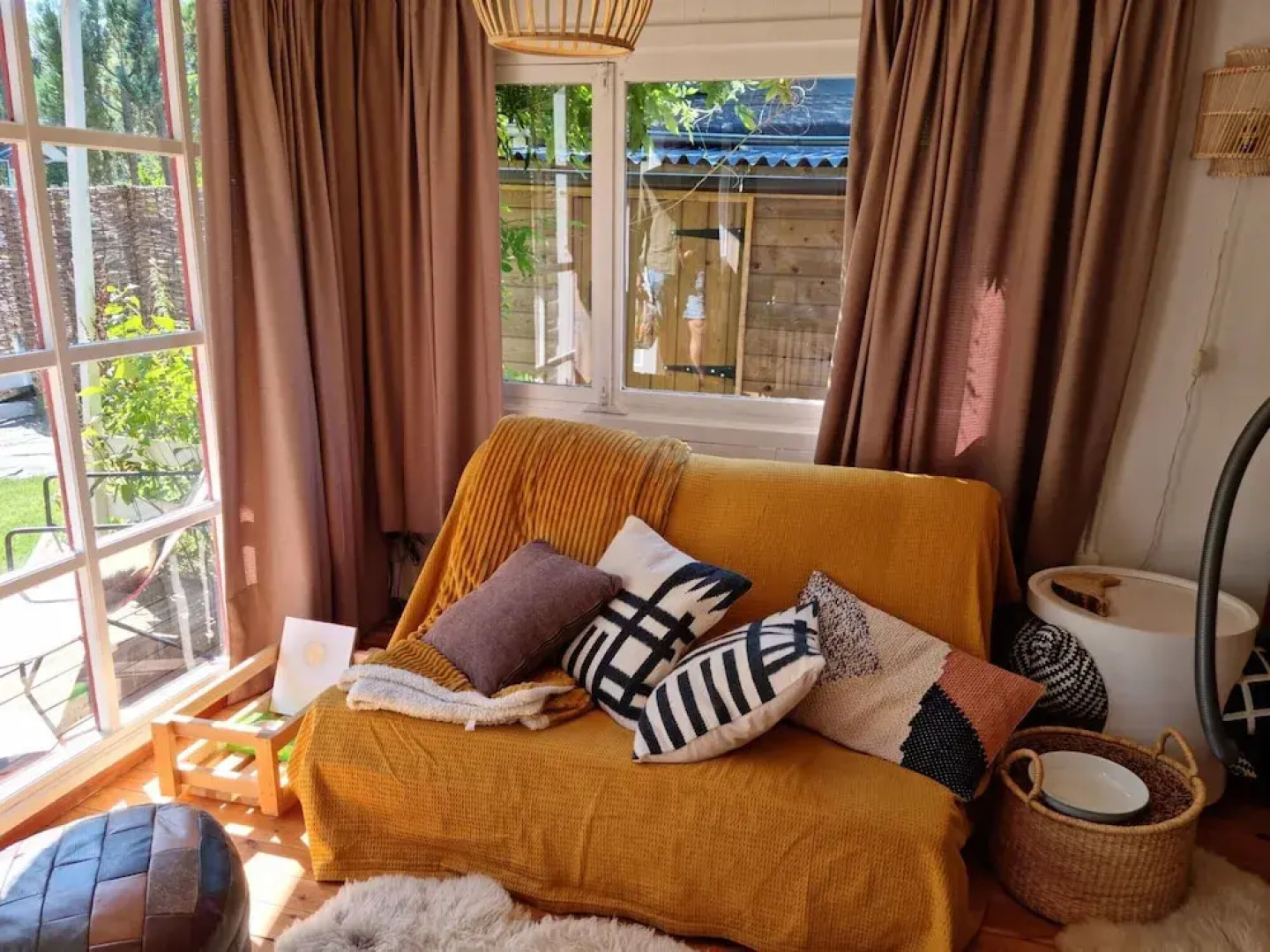 Tranquil Chalet in Geel With Garden