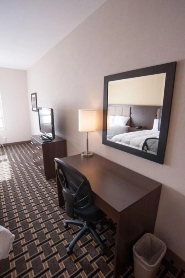 Redvers Western Star Inn & Suites