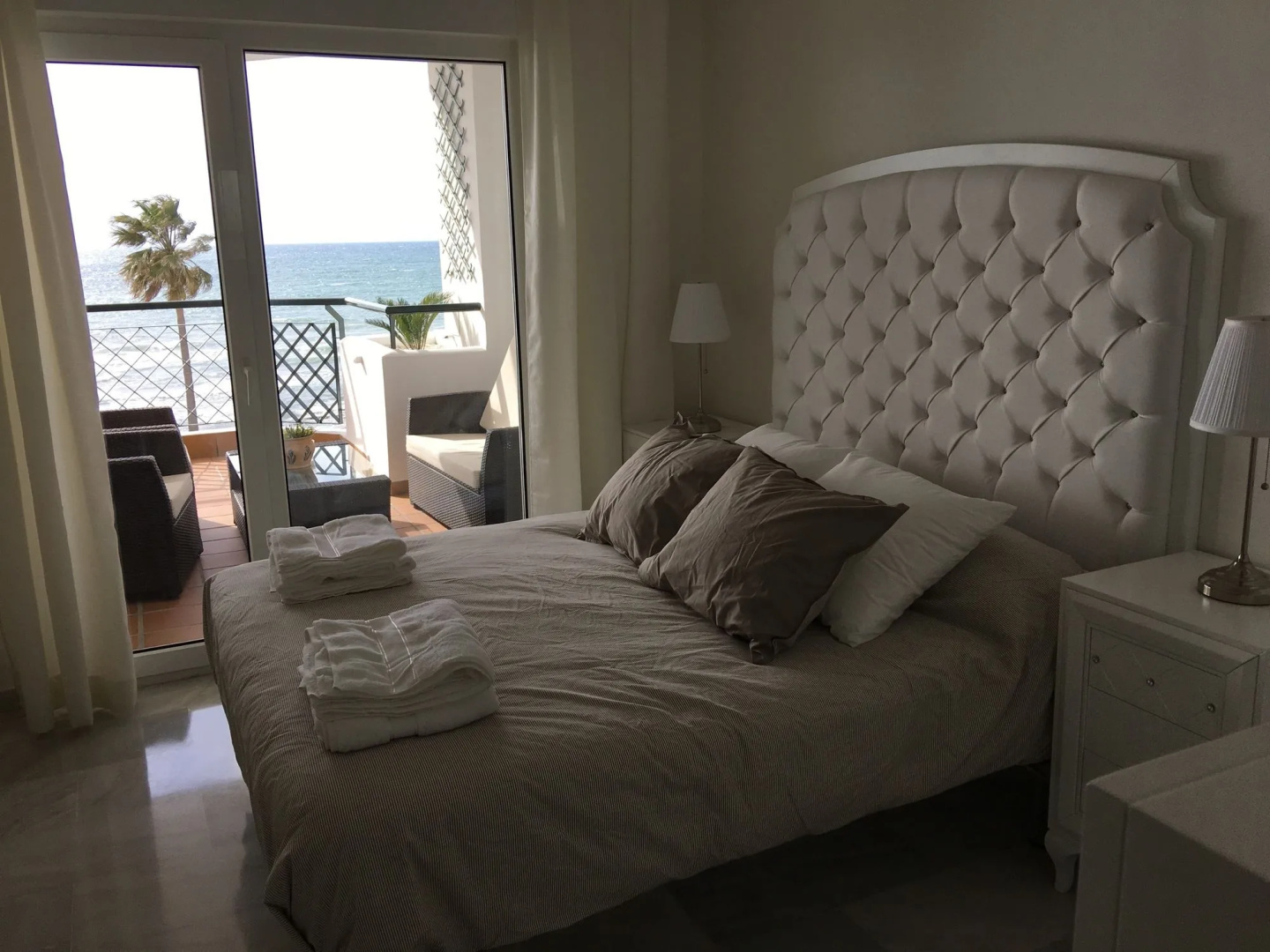 Mi Capricho Beachfront Apartment - Sitio de Calahonda