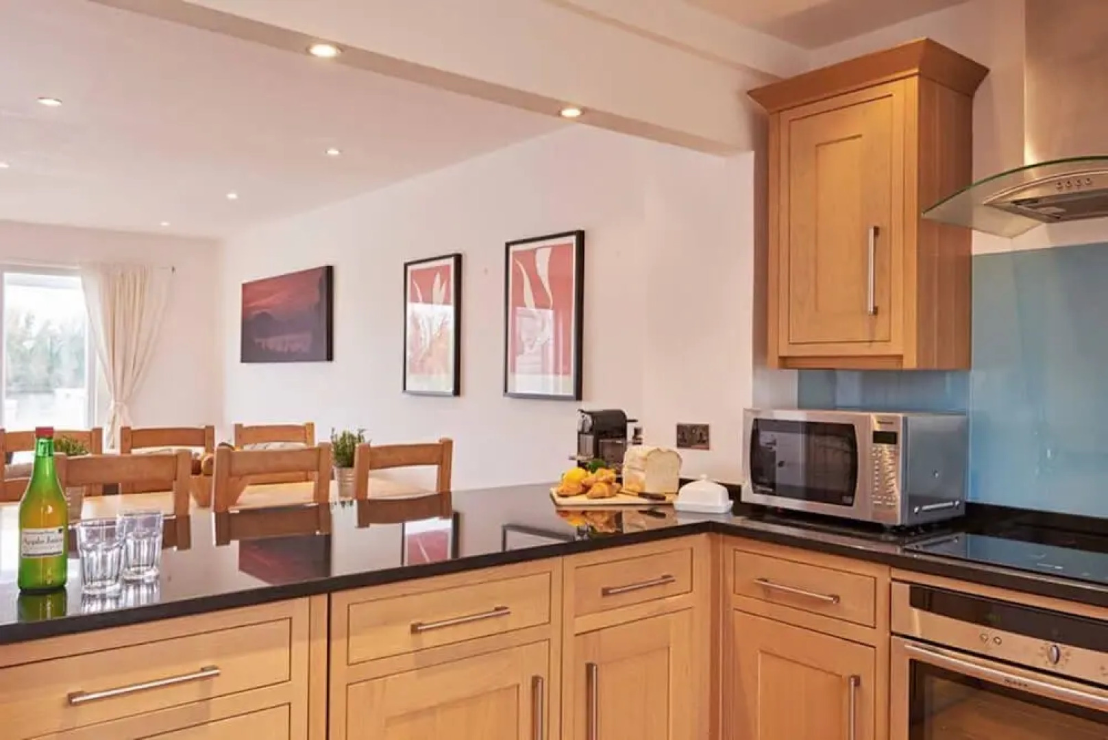 Stylish family-friendly lakeside retreat in the Cotswold Water Park