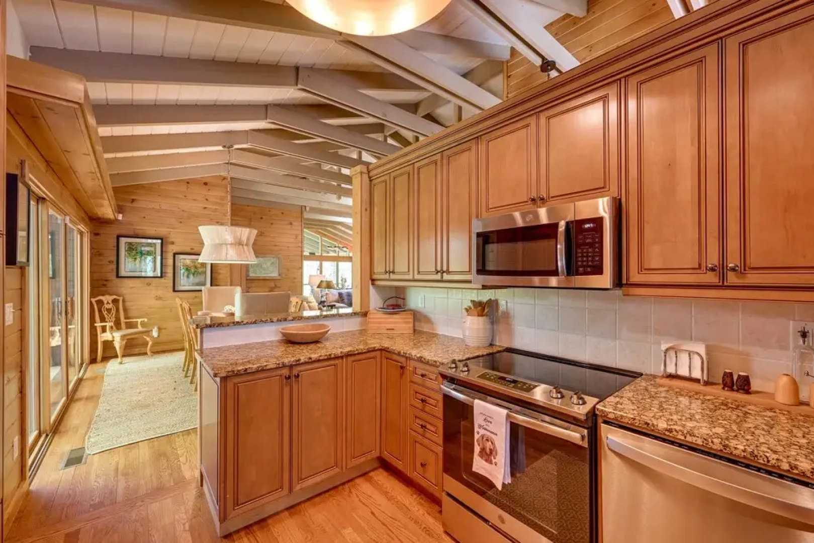 Luxe Glenville Cabin w/ Porch & BBQ ~ 5 Mi to Lake
