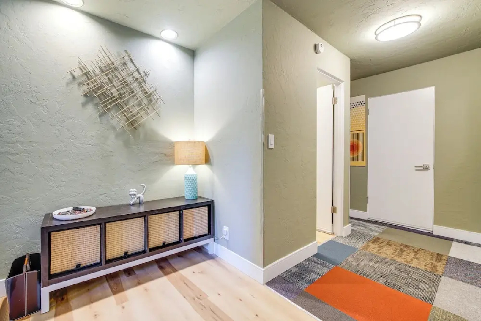 Modern Home Between Seattle, Tacoma & SEA Airport