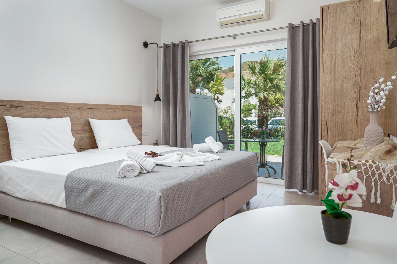 Antonis Apartments Pool Bar