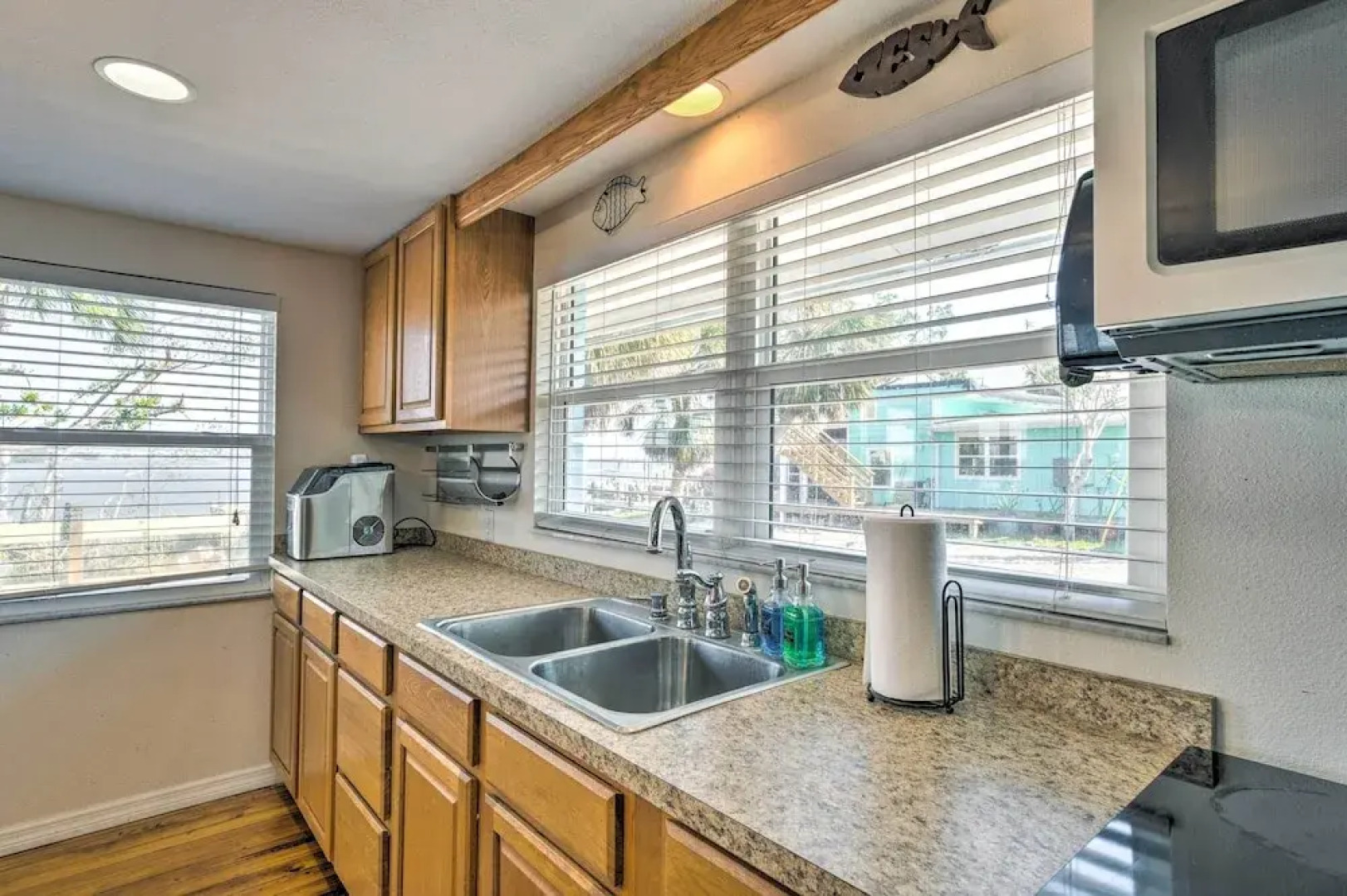 Little Gasparilla Home: Walk to Beaches!