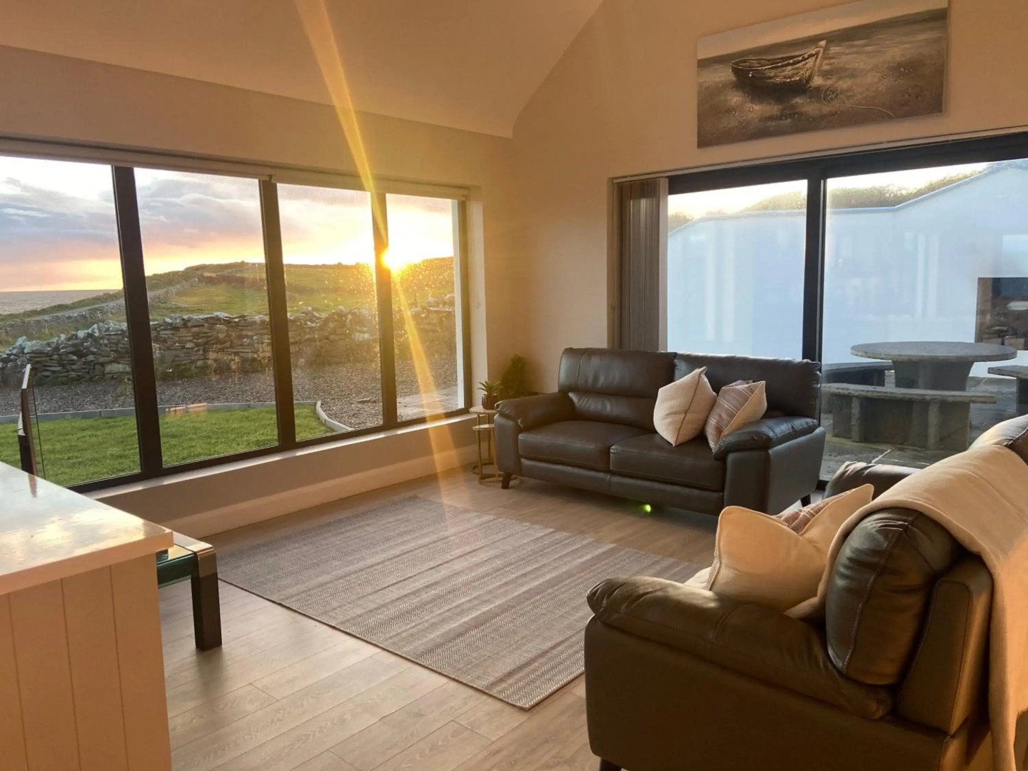 Spectacular ocean views & minutes to Cliffs- Clahane Shore Lodge