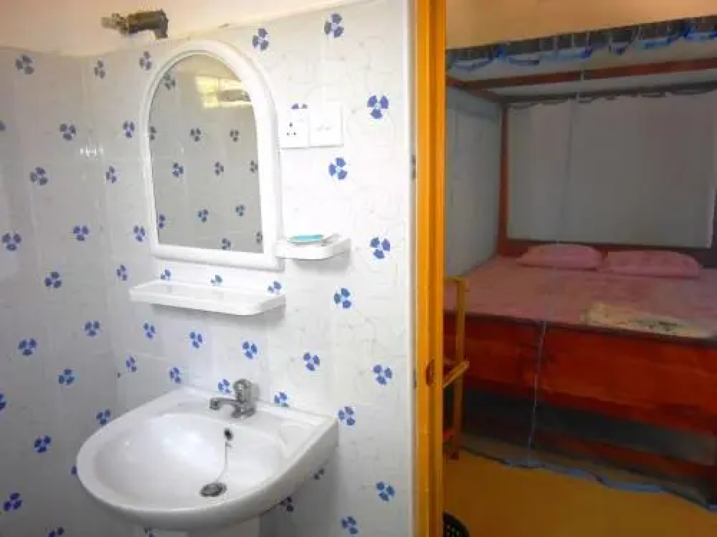 Dhanushka Guest House