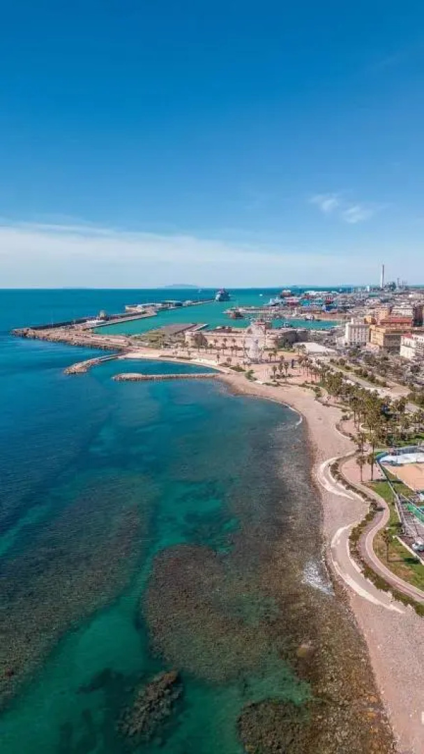 Suite beachfront near the station and Port, 5 beds
