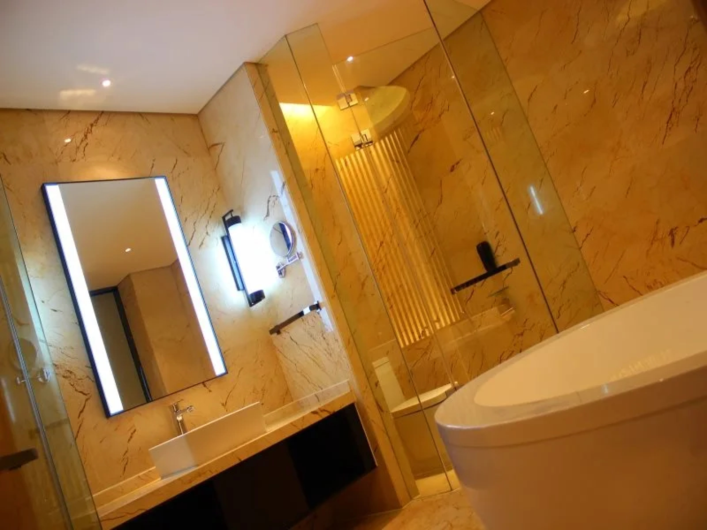 Maritime Hotel (Zhengzhou Century Amusement Park Zhongyuan Tower)